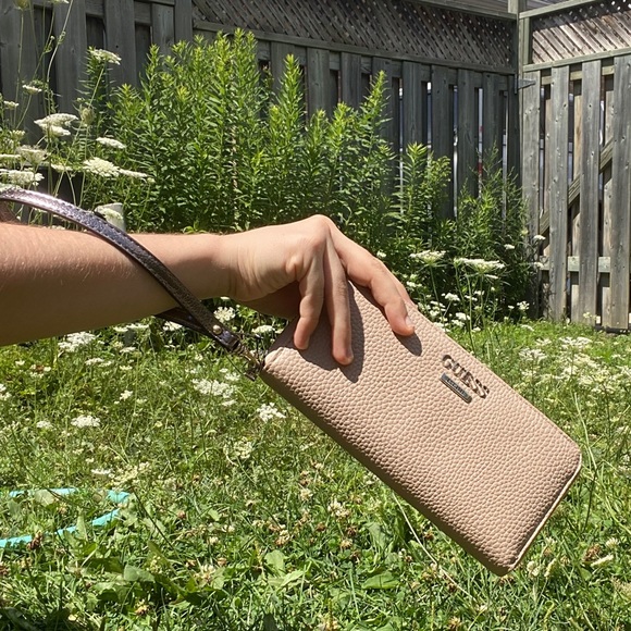 💲Guess wallet💲 - Picture 2 of 5